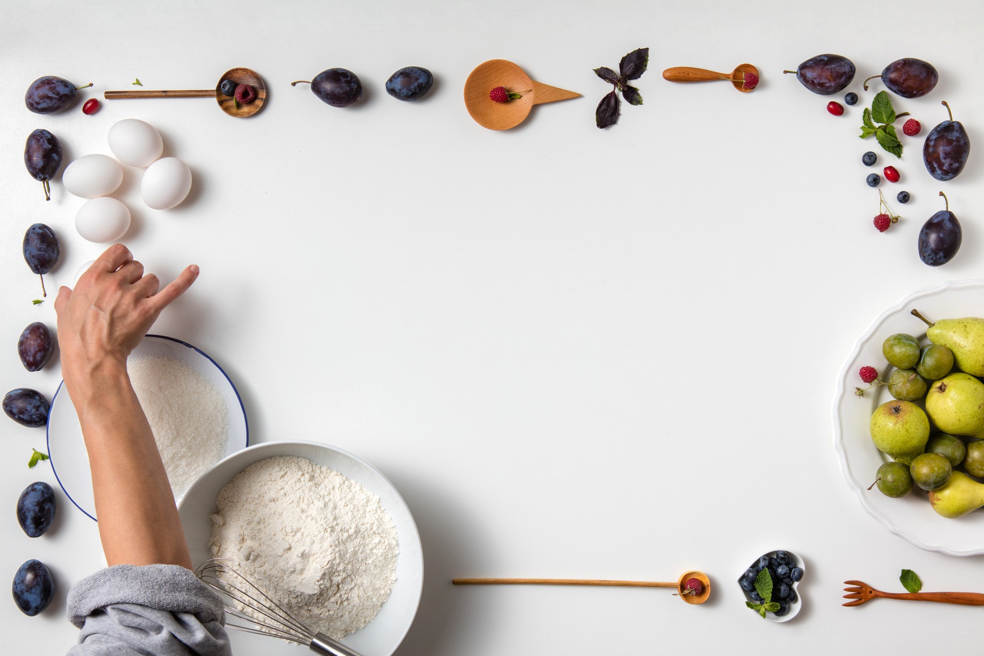 Kulinarinis dirbtuvių stalas su ingredientais